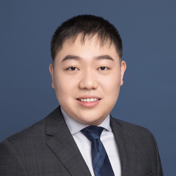 优速配资 美股尾盘冲高道指涨超300点，黄金创收盘纪录新高