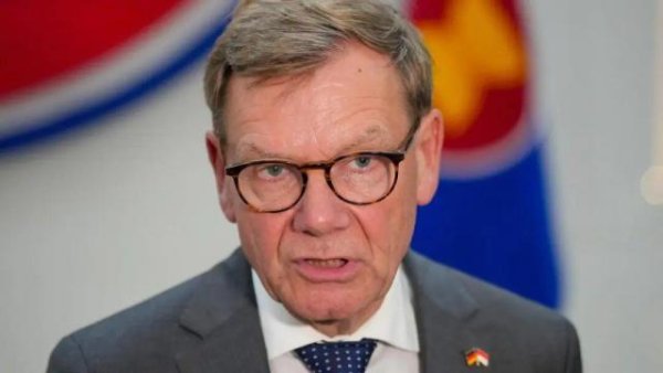 传金所配资 推迟访华又主动打来电话，德国外长此番操作背后的较量